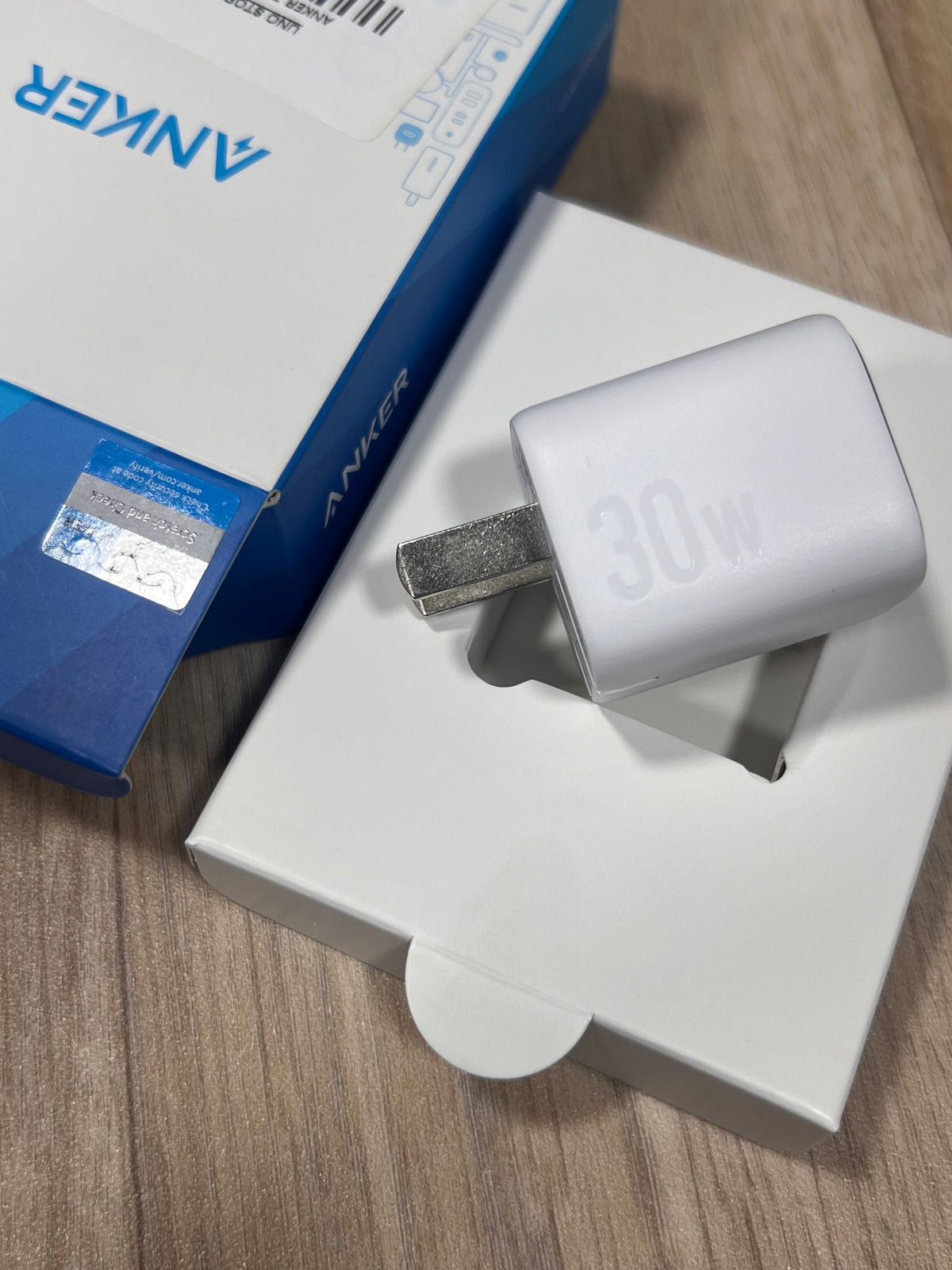 Anker Zolo 30W + Cable Anker 1.5m 240W